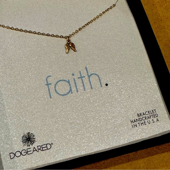 Dogeared - “Faith” Bracelet NIB Angel Wings - Picture 2 of 3